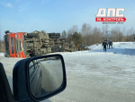 На федеральной трассе «Амур» с дороги слетел большой рефрижератор