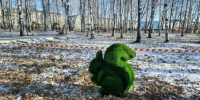 Зеленые звери поселились в сквере поселка Прогресс - Teleport2001.Ru