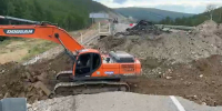 Объездную дорогу строят на трассе Лена в Приамурье Ремонт рухнувшего полотна идет круглосуточно видео - Amur.Life