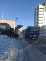 Улицы Благовещенска посыпают противогололедным реагентом «Бионорд»