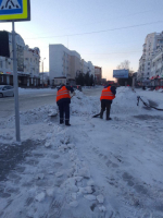 Улицы Благовещенска посыпают противогололедным реагентом «Бионорд»