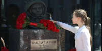 Цветы к памятнику Юрия Гагарина возложили в Китае - Teleport2001.Ru