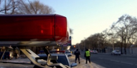 На федеральной трассе в Приамурье водитель врезался в сломавшееся авто и сбил человека - ИА Порт Амур