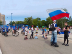 Сотни благовещенцев отметили День флага гимнастикой и велопробегом (фото, видео)