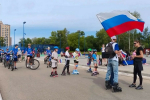 Сотни благовещенцев отметили День флага гимнастикой и велопробегом фото видео